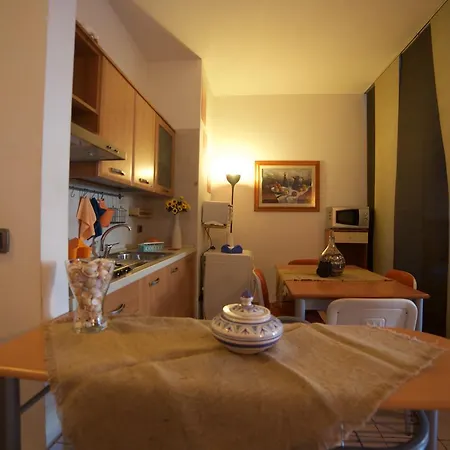 Casa Dante: Giardini Di Atena Daire *
